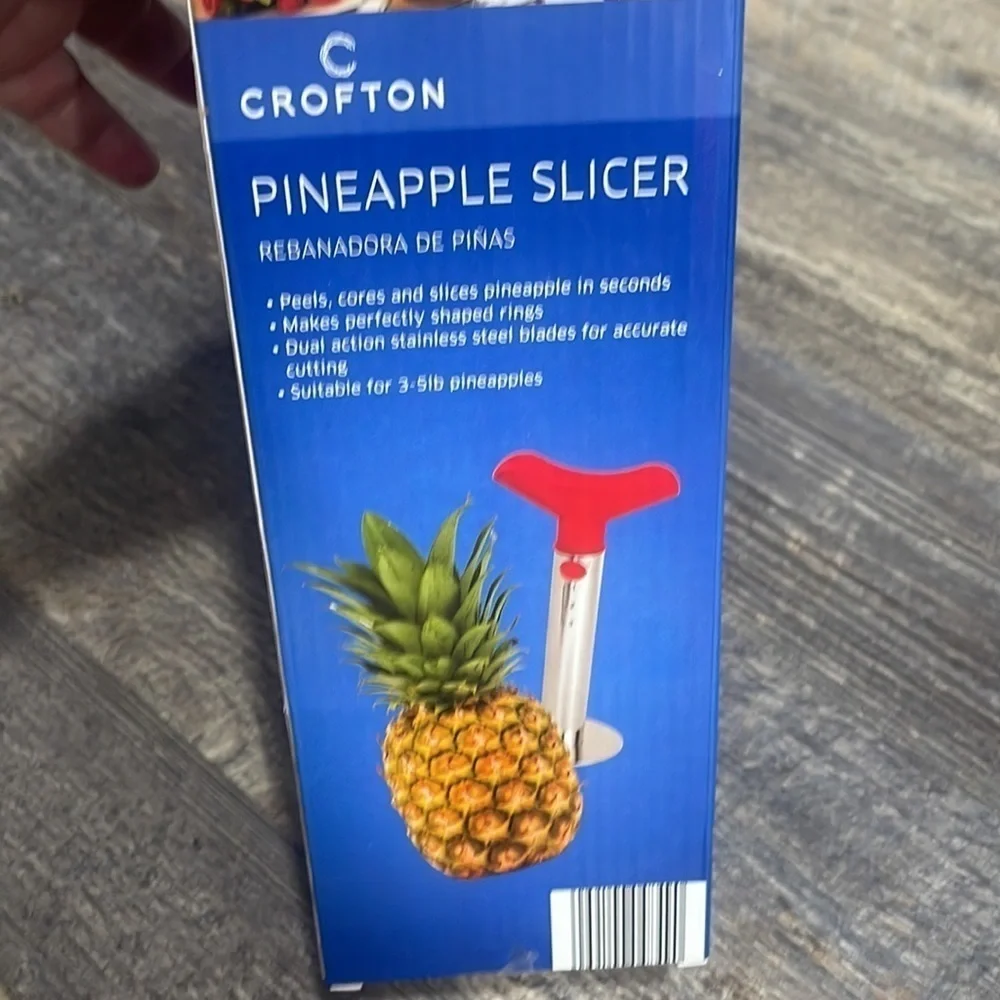 Crofton pineapple slicer